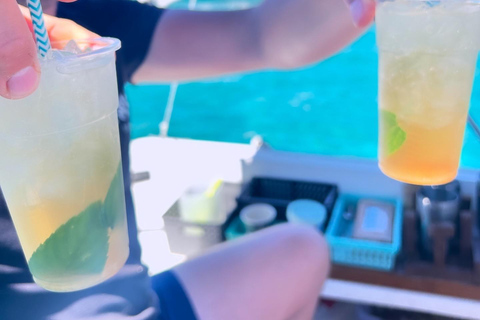 Ze Splitu/Trogiru: Błękitna Laguna i 2 wyspy - pół dnia prywatnieZe Splitu: prywatna półdniowa wycieczka do Błękitnej Laguny i Šolta Nečujam