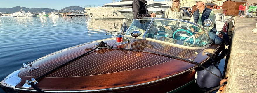 Saint-Tropez : tour en bateau privé classique RIVA