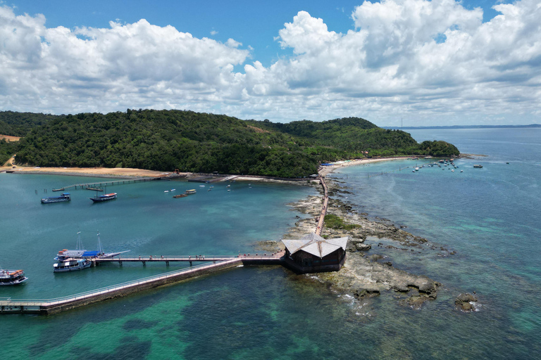 Frades Island: Boat tour with live music