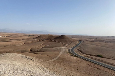 Marrakech: Puesta de sol en el desierto de Agafay en quad con cena y espectáculo