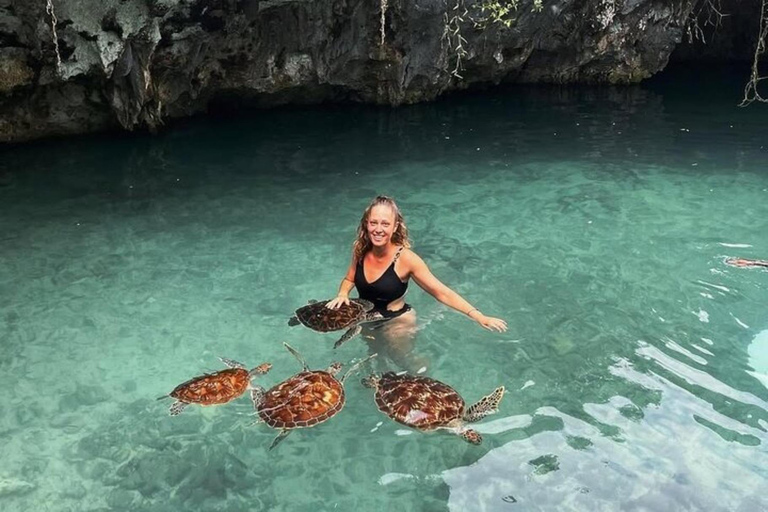 Zanzibar : excursion « Salaam Cave Swimming with Turtles » (baignade avec les tortues dans la grotte de Salaam)Visiteurs de la visite privée de Paje, Kizimkazi, Michanvi, Jambia