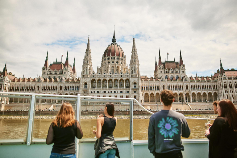 Budapest: Summer Brunch & Cruise with Prosecco or Cake Brunch & Cruise with Unlimited Prosecco