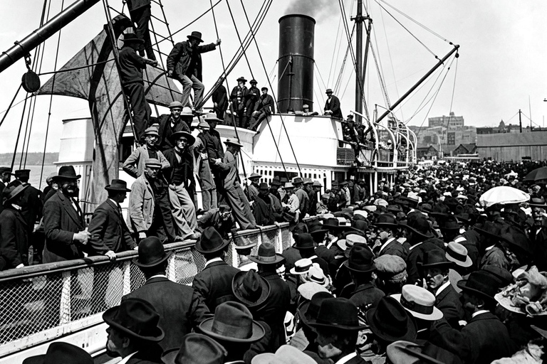Seattle: Waterfront Gold Rush History Tour with Great Wheel