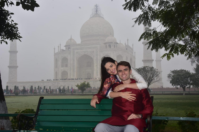Agra: Skip-the-Line Taj Mahal Guided Tour with Mausoleum Professional Tour Guide Only