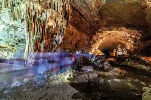 1-day tour to the Cacahuamilpa Caves and the magical town of Taxco.