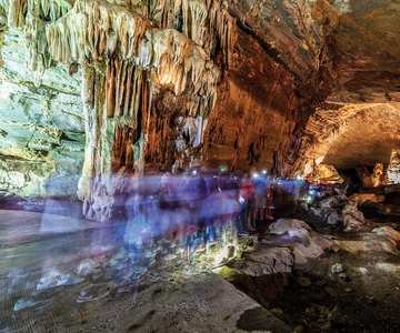 Tour di 1 giorno alle Grotte di Cacahuamilpa e alla magica città di Taxco.