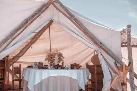 Deserto di Agafay: Inara Camp Pranzo privato di lusso con giro in cammello