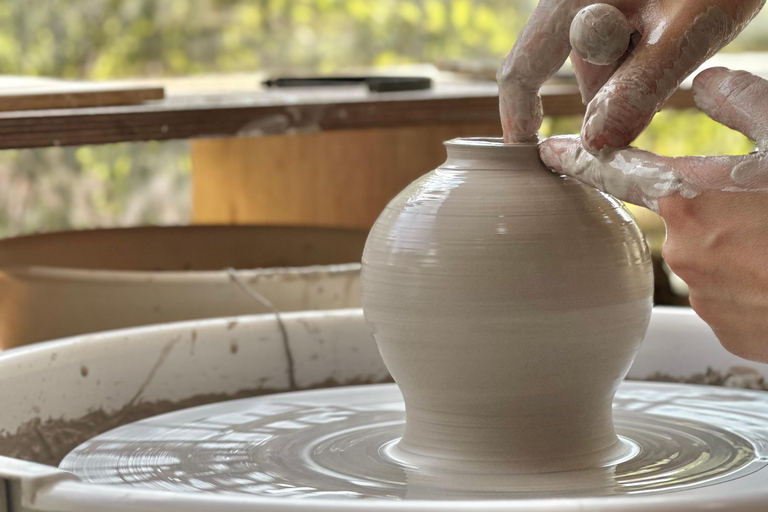 Seoul: Korean Moon Jar Pottery Workshop with Tea & Music
