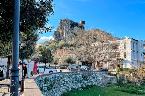 Excursión de un día al Castillo de Petrela y Aventura en Tirolina en Albania