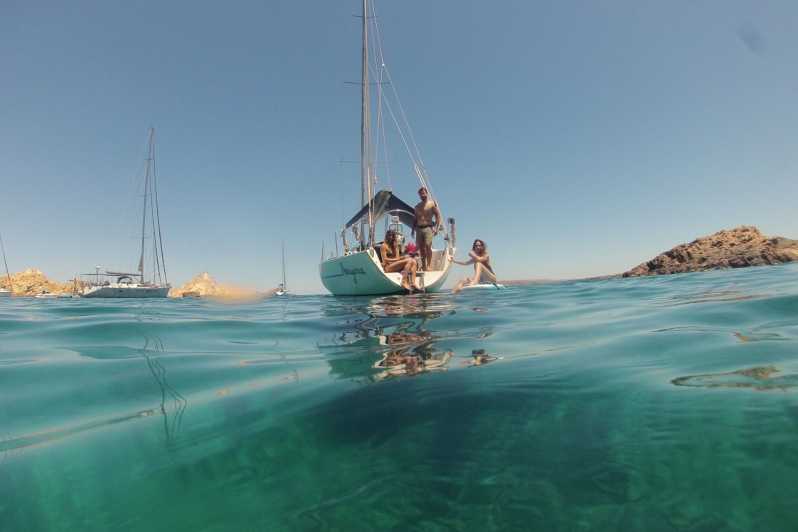 Fornelso įlanka: Menorkos šiaurinės pakrantės buriavimo turas