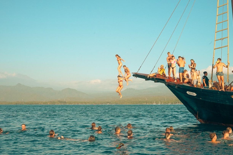 Gili Islands: Party Boat Tour with DJ and Swim Stops