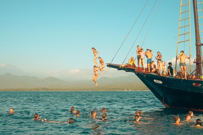 Gili Islands: Party Boat Tour with DJ and Swim Stops
