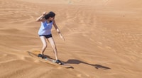 Dubai, Desert Safari, Quad Bike, Kamelfahrt und Sandboarding - Housity
