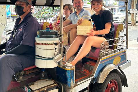 (Promoción de apertura) Clase de cocina + Paseo en Tuk Tuk + Visita al mercadoBangkok: Clase de Cocina + Paseo en Tuk Tuk + Visita al Mercado