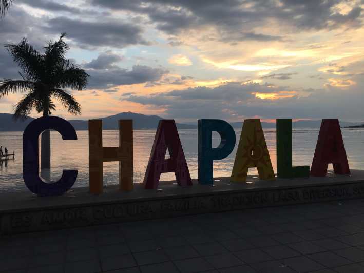 "Chapala y Ajijic: Paseo Privado y Encantador"