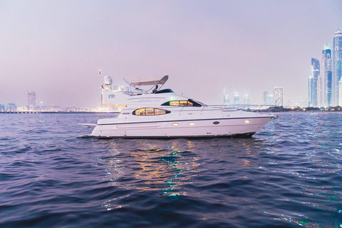 Dubai Yacht Tour - båttur upp till 12 gäster Privat tur3 timmars sightseeing - Dubai Luxury Yacht Experience