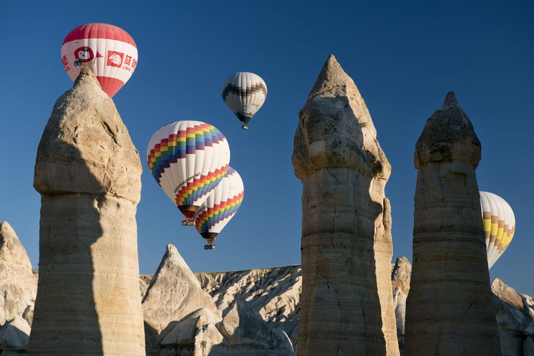 Da Istanbul: Escursione di un giorno in Cappadocia con voli e pranzoTour privato