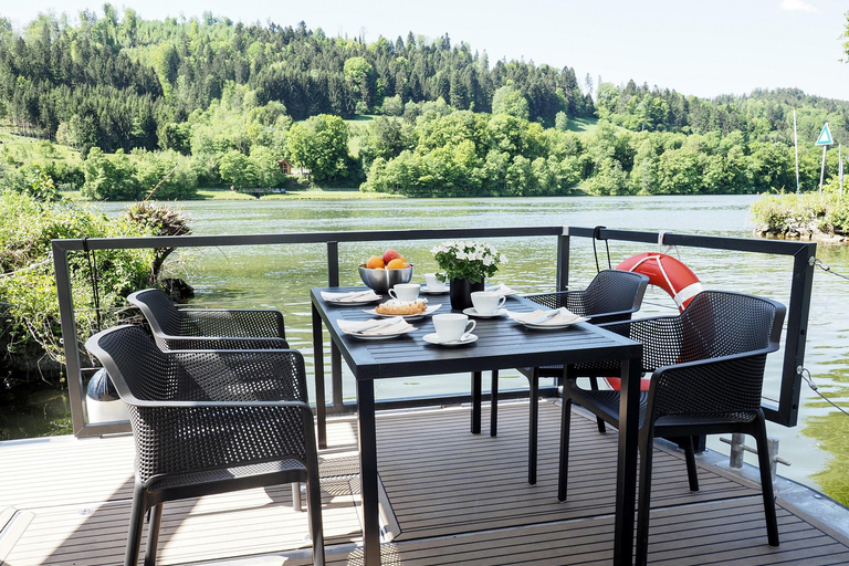 A picturesque ride on the Danube with our houseboat A picturesque trip on the Danube with our houseboat