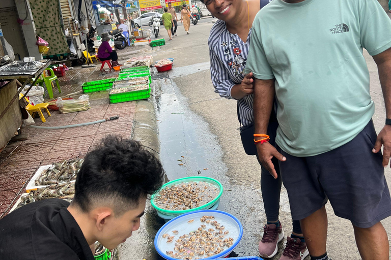 Vung Tau privétour door de stad en over straat eten met vrouwelijke gidsVoedsel is uitgesloten