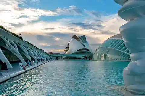 Valencia: Capture the most Photogenic Spots with a Local