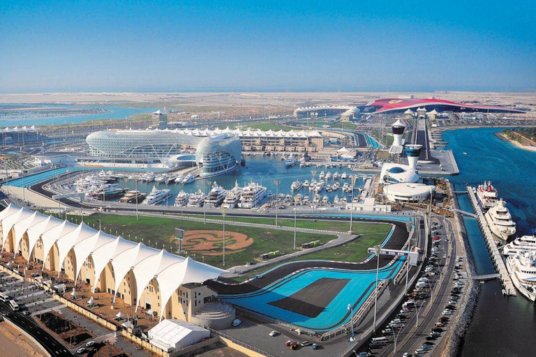 Visita a Abu Dhabi con Ferrari World, Warner Bros o el LouvreVisita a las atracciones de Abu Dhabi, incluido el Louvre