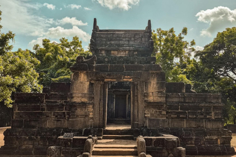 From Kandy: Sigiriya, Dambulla, & Minneriya Private Day Trip