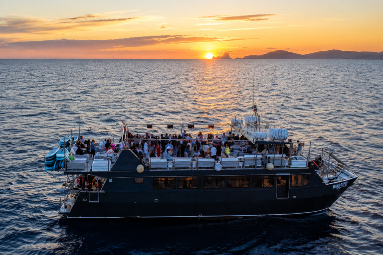 Ibiza: Boat to Formentera with VIP bed, open bar, breakfast, lunch, dinner Full Experience with Sunset (in advance, phase 3)