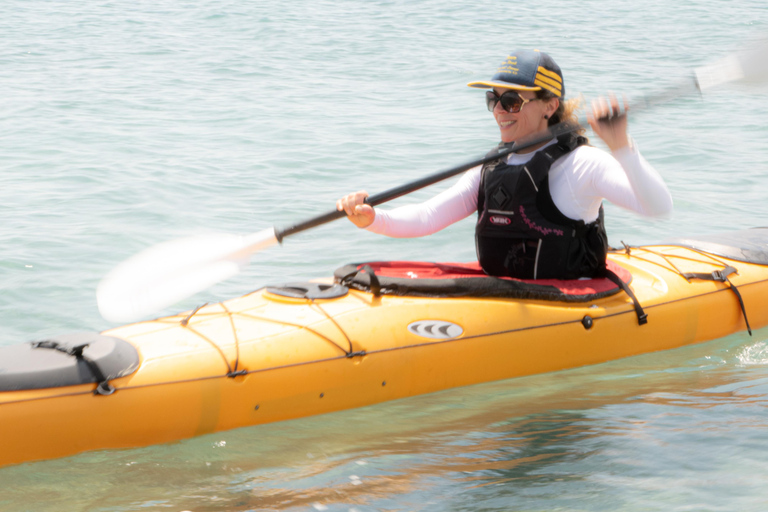 Porto del villaggio di Xiropigado: Tour della grotta dei pirati in kayak di mare