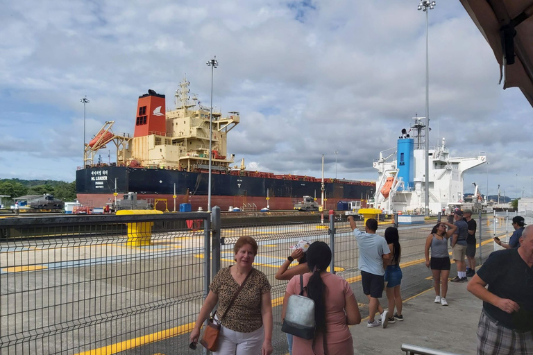 Escale au centre des visiteurs du canal de Panama et visite de la villeVisite de la ville en escale et du centre des visiteurs du canal de Panama