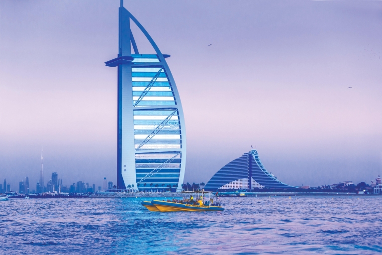 Dubái: tour en lancha motora de lo más mejor de la marinaTour de 99 minutos en Nochevieja con fuegos artificiales