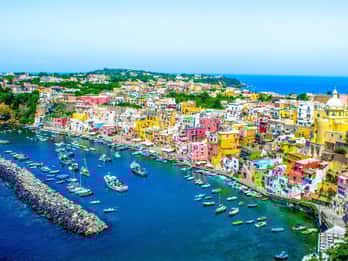 Procida A/R incluso giro dell’isola via mare da Ischia