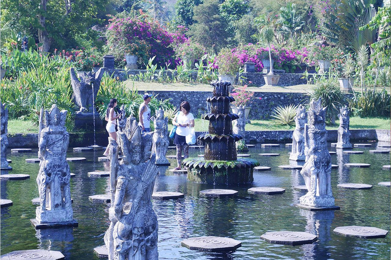 Templo de Lempuyang: Cachoeira Kanto Lampo / Viagem de 1 dia particularTour particular / Ingressos e taxas de entrada com tudo incluído.