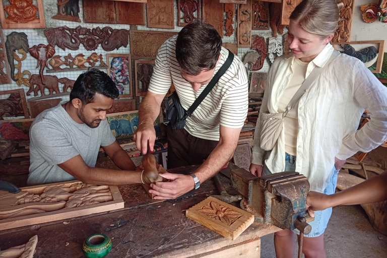 Kandy: Night Tour with Cultural Show, Buddha, & Dinner