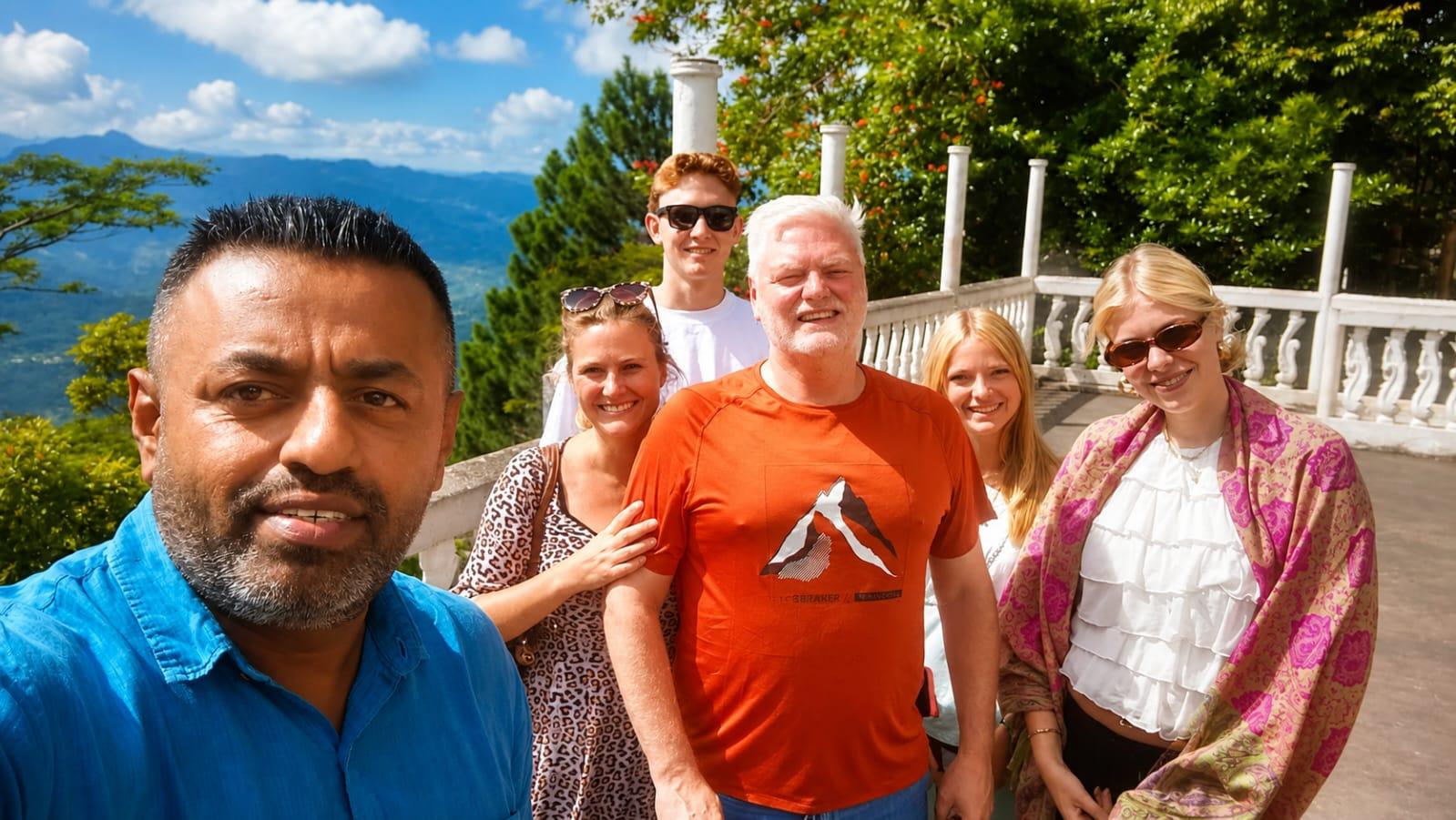 Kandy: Teeplantage, Fabrik & Wasserfälle, Ambuluwawa-Tour