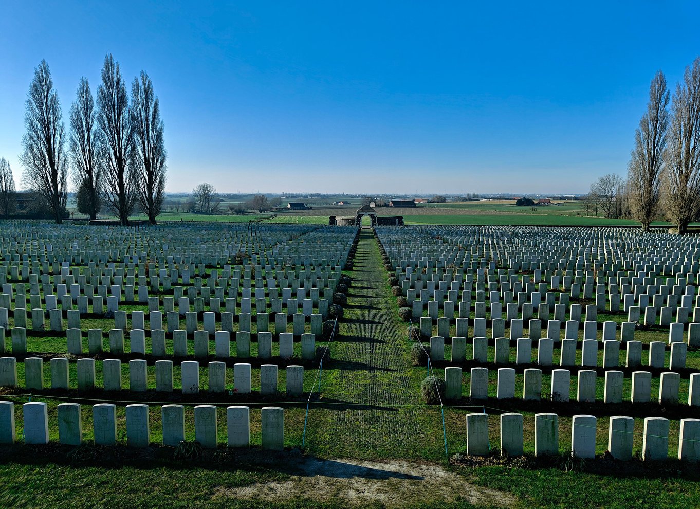 Ypres: En udforskning af de dødbringende fremspringende slagmarker