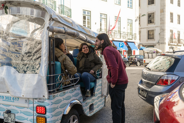 Lizbona: Zwiedzanie zabytków z tuk tukiemZwiedzanie Chiado i Bairro Alto z tuk tukiem
