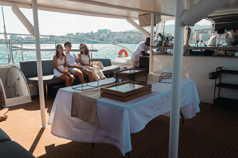 Palma : sortie en catamaran d'une demi-journée avec buffetCroisière au coucher du soleil