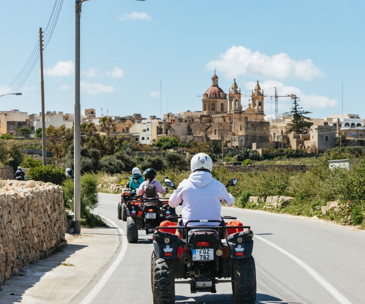 Depuis Malte : journée complète à Gozo en quad avec déjeuner et croisière