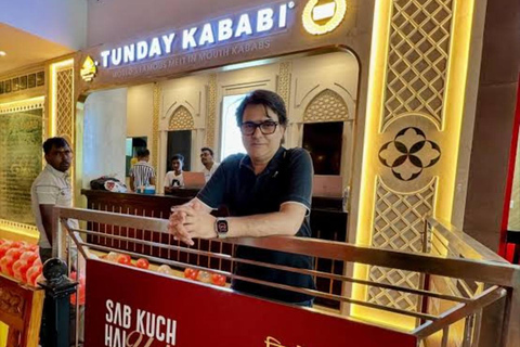 From Delhi: Private Taj Mahal tour with popular guide From Delhi:-Guide, tickets, transport, lunch(all inclusive)