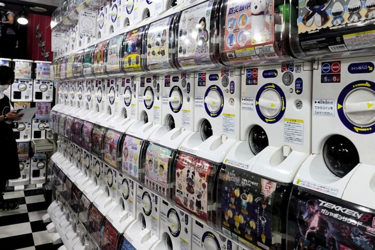 Osaka: Walking Tour with Namba Yasaka Shrine & Dotonbori