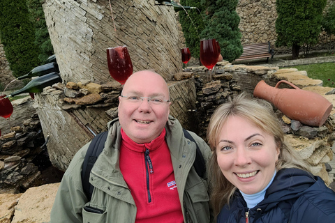 Kiszyniów: wycieczka po mieście i winnica Milesti Mici z degustacjąChisinau: City Tour and Milesti Mici Winery with Tasting