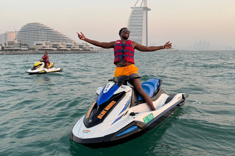 迪拜：体验摩托艇畅游阿拉伯酋长酒店+图片&amp;视频30分钟喷气式摩托艇前往帆船酒店
