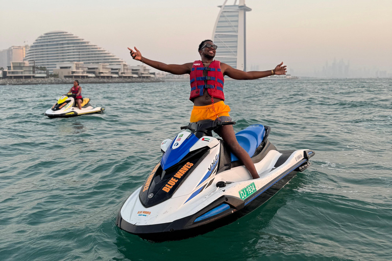 迪拜：体验摩托艇畅游阿拉伯酋长酒店+图片&amp;视频30分钟喷气式摩托艇前往帆船酒店