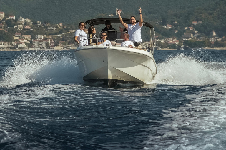 Meraviglie azzurre: Spedizione nella Grotta Azzurra di KotorKotor: Meraviglie azzurre - Spedizione nella Grotta Azzurra