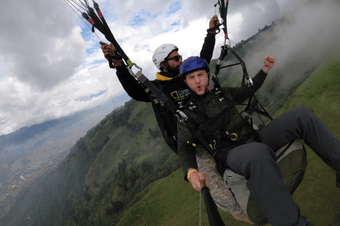 Medellin: Paragliding RUBEN FLYMedellin: Paragliding Tour