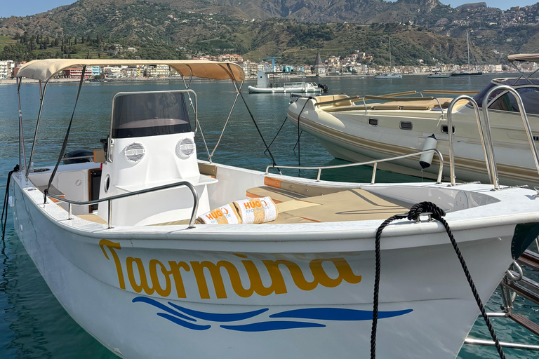 Giardini Naxos Mini Cruise: Taormina Coast & Isola Bella Stop