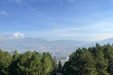 MEDELLÍN: Caminhada até as nuvens: Explore o Cerro de las 3 Cruces (Morro das 3 Cruzes)