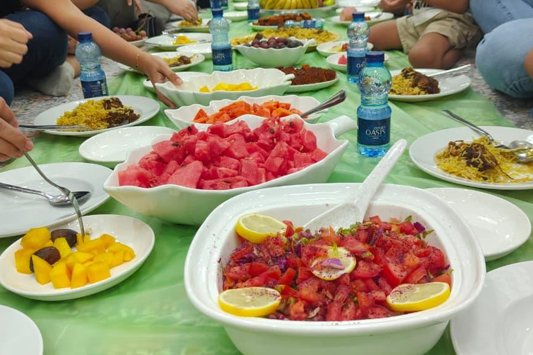 Omani Hospitality: Authentic Family Dinner Experience