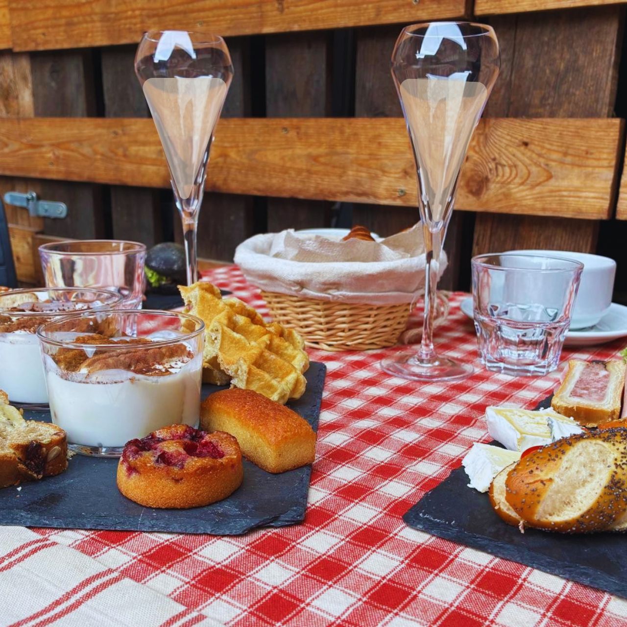Genieße ein leckeres Frühstück bei einem Winzer in Ottrott im Elsass!