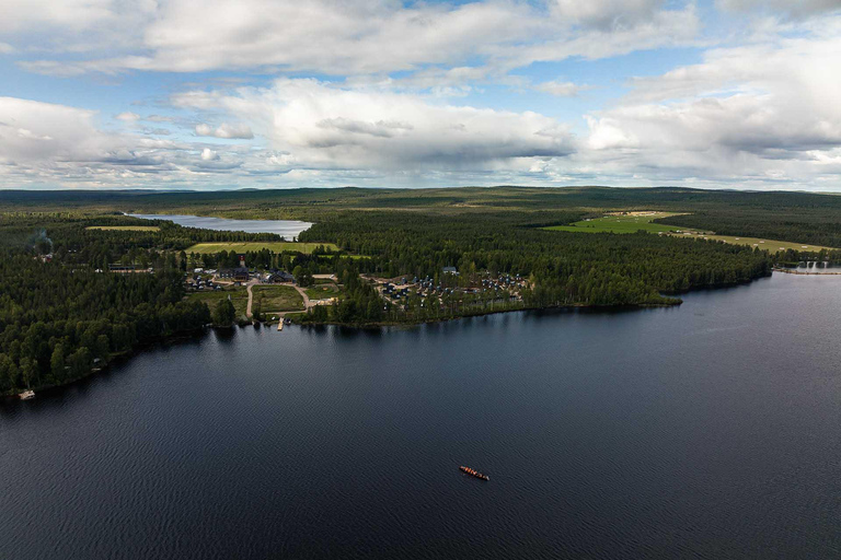 Rovaniemi: Excursión en barco al atardecer en el Ártico